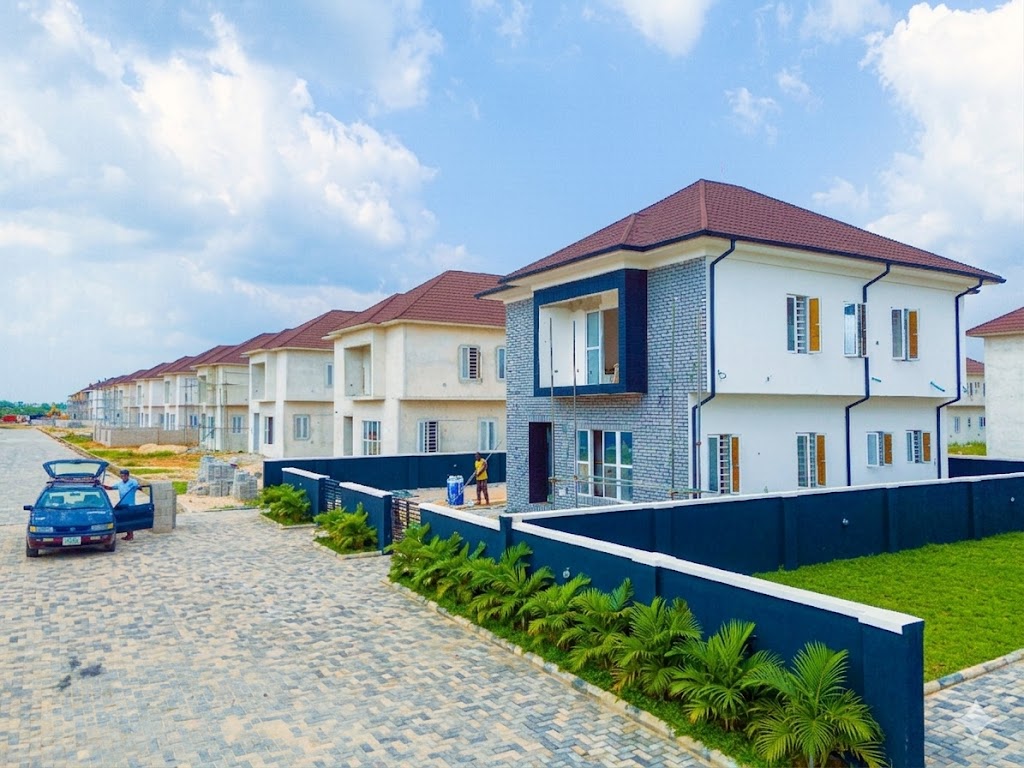 Duplex with car port